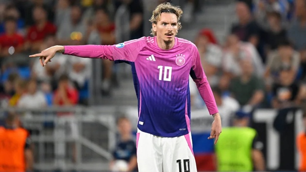 Stuttgart kiên quyết giữ chân Nick Woltemade trước sự đeo bám quyết liệt của Bayern Munich